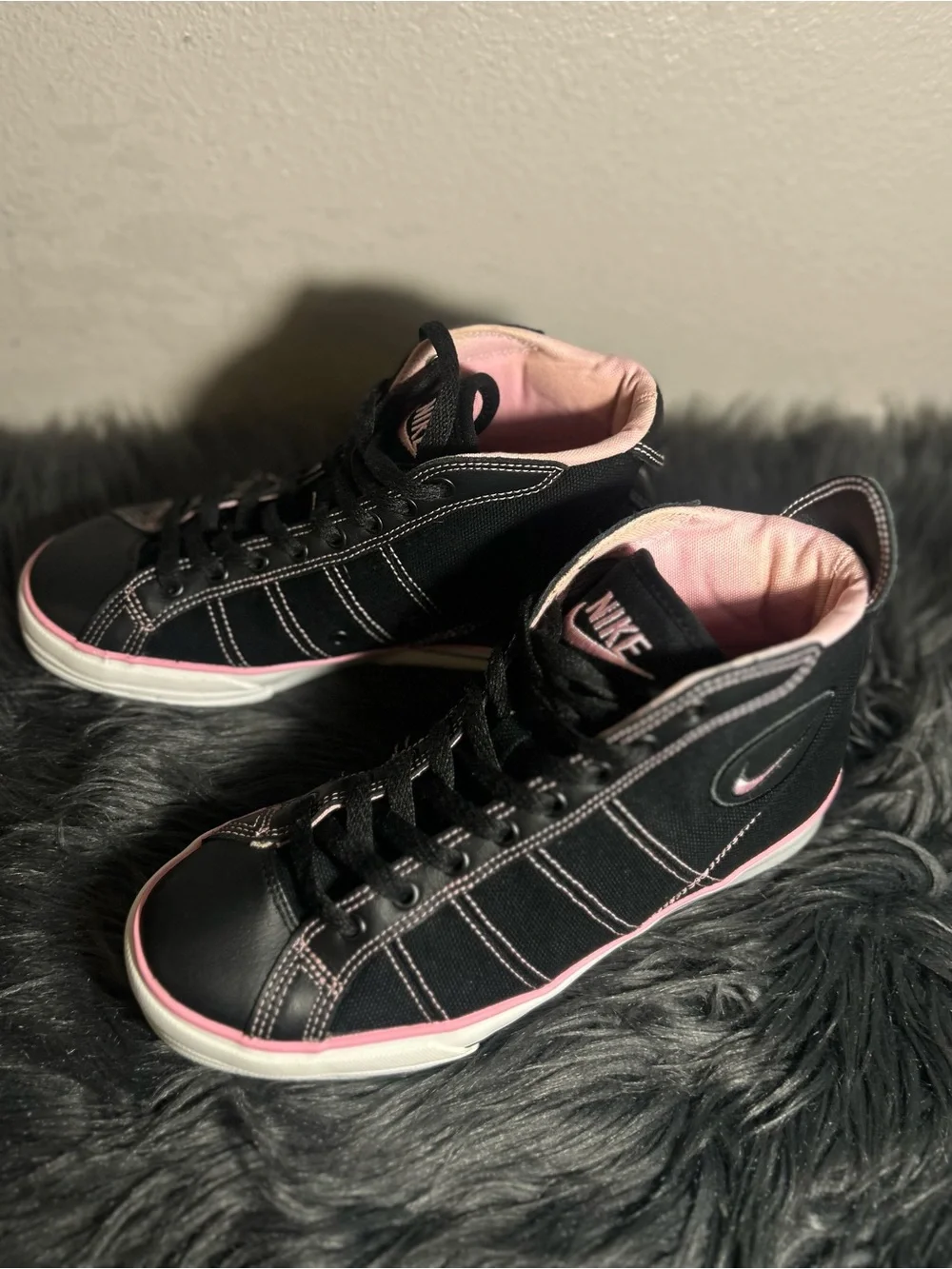 Nike Sweet Lew Canvas Mid High-Top Black with Pink Trim Sneakers Size 9